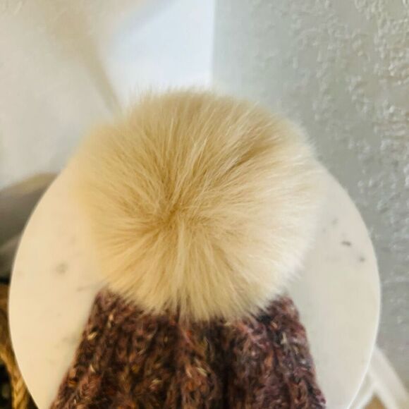 KYI KYI Faux Fur Pompom Classic Wool Beanie Hat, Natural/Cream, One Size, NWT - Picture 3 of 13